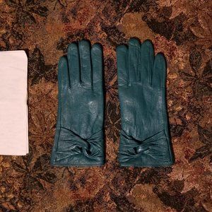 Green leather gloves, lined,  twist decoration at wrist, M, L, vintage 90s